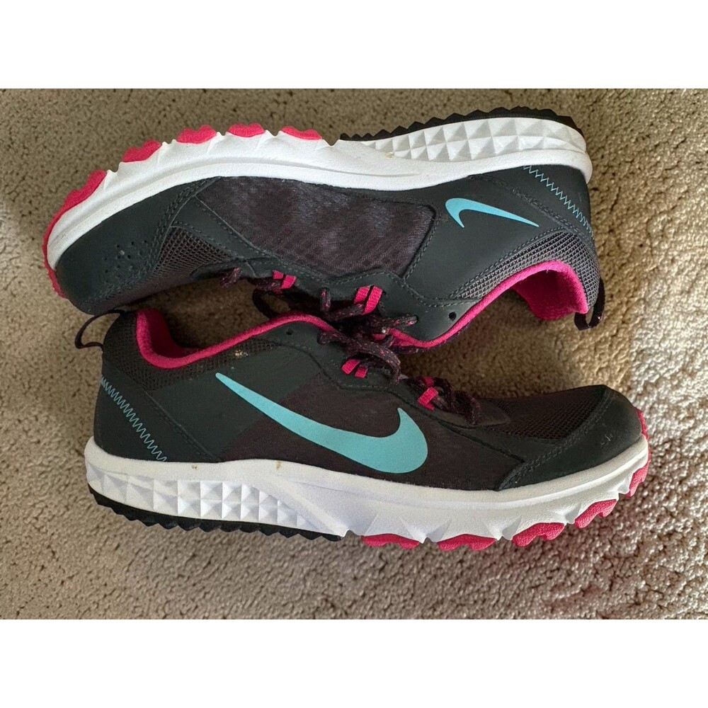 Nike Women’s Wild Trail Running Shoes Size 8 M